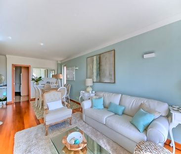 Stylish 2-Bedroom Seafront Apartment in Caxias with Pool - Photo 4