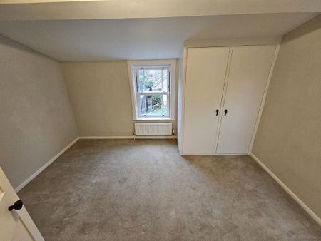 5 bedroom semi-detached house to rent - Photo 4