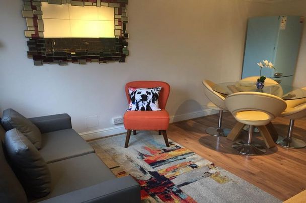 1 bedroom in a flat share to rent - Photo 1