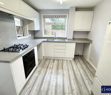 3 bedroom semi-detached house to rent - Photo 2