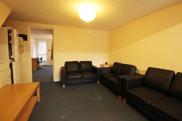 4 bedroom terraced house to rent - Photo 1