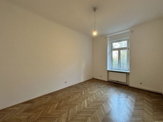 ERSTBEZUG nach Teil-Sanierung – 3-Zimmer-Altbauwohnung mit separater, geräumiger Küche gegenüber direkt am Hasnerplatz im Grazer Bezirk Geidorf– 3er-WG geeignet - Photo 1