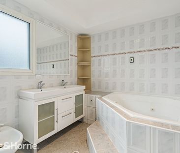 Spacious Family Home in Prime Macquarie Fields Location - Photo 5