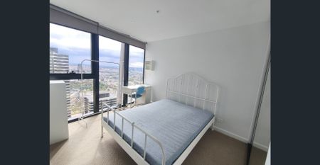 Sophisticated Avant Living - Photo 3