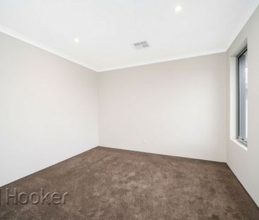 Spacious townhouse - Photo 6