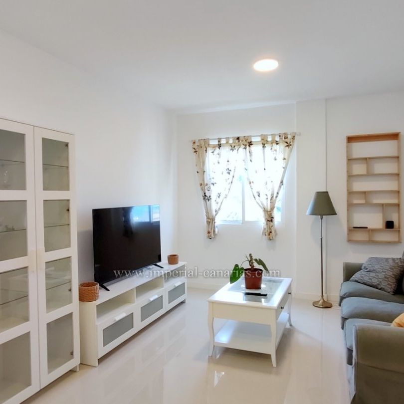 Se alquila por temporadas piso de dos dormitorios en el Puerto de la Cruz, bien ubicado, servicios necesarios a proximidad. - Foto 1