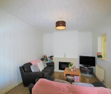 4 bedroom semi-detached house to rent - Photo 1