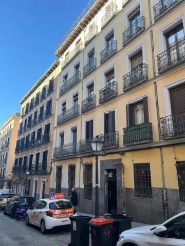 Piso de alquiler en Universidad - Malasaña - Photo 2