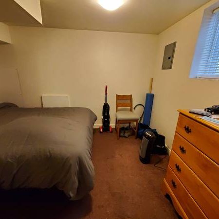 Dec 15 or Jan 1 Commercial Drive 1 Bedroom Suite by Skytrain/Downtown - Photo 1