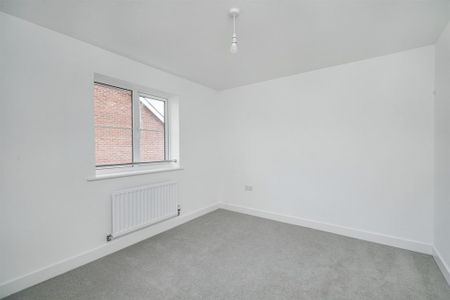 4 bedroom detached house to rent - Photo 3