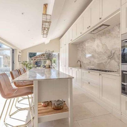 Slough Road, Datchet, SL3 - Photo 1