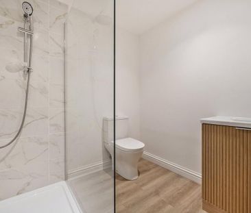 4 bedroom semi-detached house to rent - Photo 5