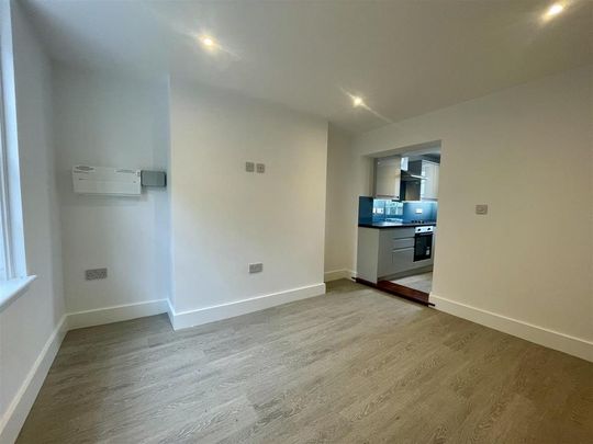 2 bedroom cottage to rent - Photo 1