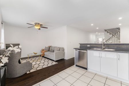 For Lease - 2159 Baronwood Drive, Oakville, Ontario - Photo 3