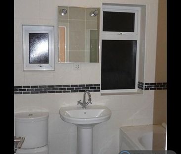 3 bedroom end of terrace house to rent - Photo 3