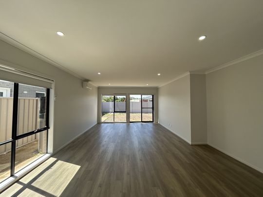 Modern 4-Bedroom Family Home | Solar Power + EV Charger | Quiet Benalla Estate - Photo 1