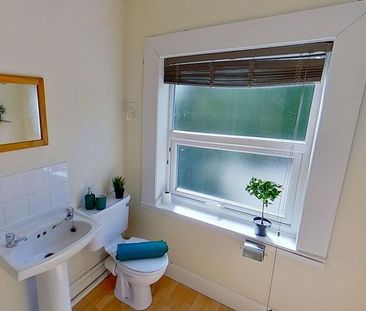 3 bedroom flat to rent - Photo 2