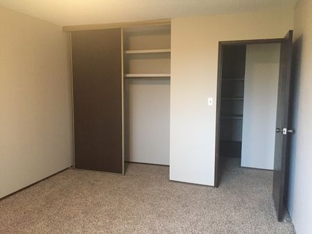 Spacious 1 Bedroom Apartment Located in a Well-Maintained Building - Photo 3