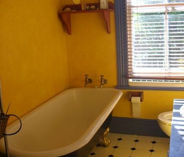 Charming Character villa with sunny garden - Photo 6