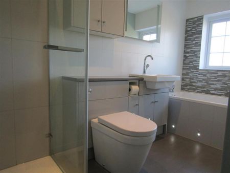 2 bedroom end of terrace house to rent - Photo 5