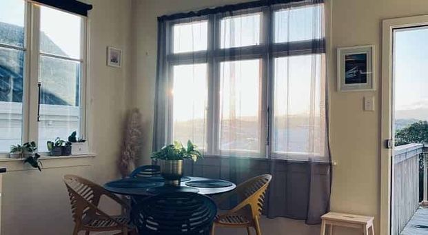 Furnished home in Lyall Bay SHORT TERM ONLY - Photo 1