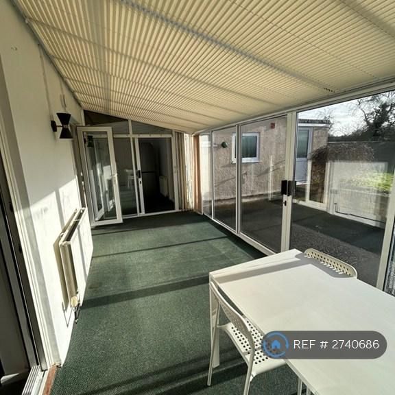 4 bedroom semi-detached house to rent - Photo 1