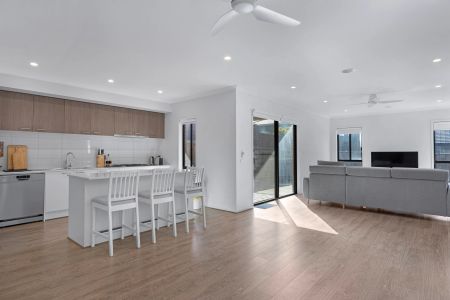 Space, style, comfort and ready now! - Photo 2