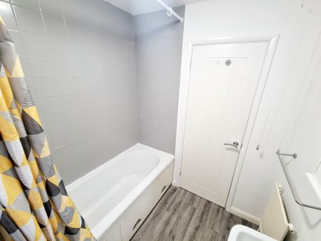 CaldermillDrive, Oakwood, DERBY - Photo 3