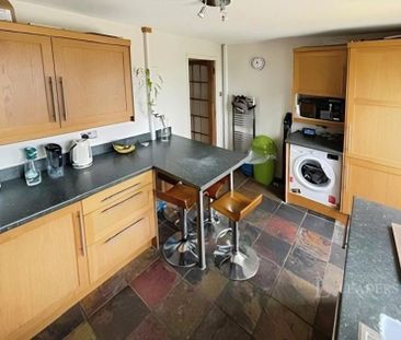 2 bedroom semi-detached house to rent - Photo 6