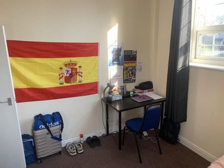 2 bedroom flat to rent - Photo 2