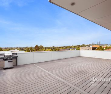 Balwyn’s Finest: Massive Rooftop Terrace! - Photo 6