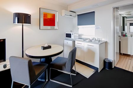 residence near Chalmers Street, Sydney - Photo 5