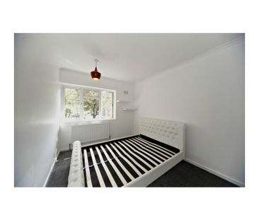 4 Bed Terraced House, Sandmere Road, SW4 - Photo 2