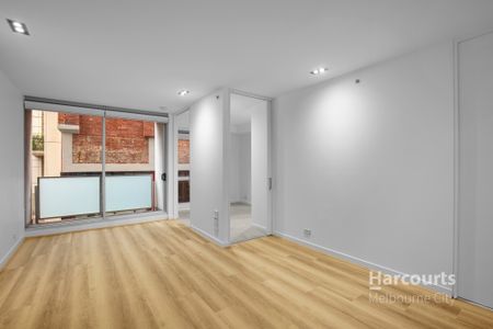 Fresh Interior in Sought after Tribeca! - Photo 4