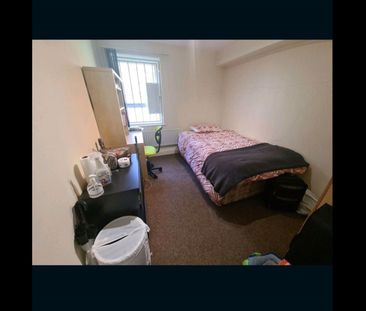 Room in a Shared Flat, Victoria Street, LS3 - Photo 3