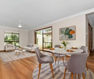 “Three bedroom house, 1.5 Bathrooms, Tandem Garage and Carport” - Photo 6