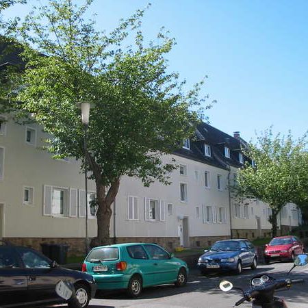 Jetzt ansehen: gemütliche 2-Zimmer-Wohnung im Dachgeschoß in Hagen Eilperfeld! - Photo 3