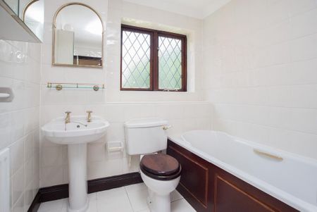 4 bedroom detached house to rent - Photo 3