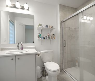 For Lease - 125 Lyall Stokes Circle, East Gwillimbury, Ontario - Photo 4