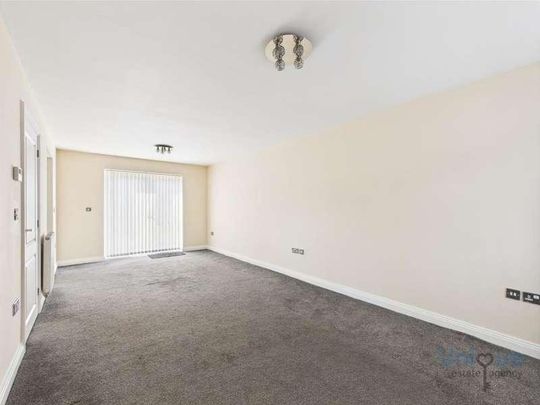 Marples Drive, Blackpool, FY4 - Photo 1