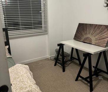 Room in a Shared Flat, Epsom Road, CR0 - Photo 1