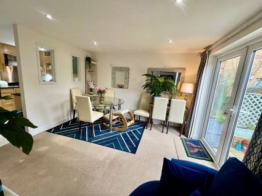 Room in a Shared House, Lambton Road, SW20 - Photo 1