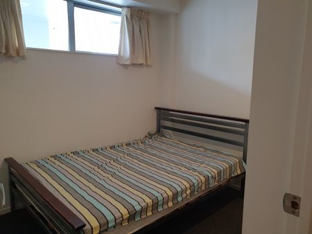 Well Presented 2 Bedroom Apartment - Photo 2