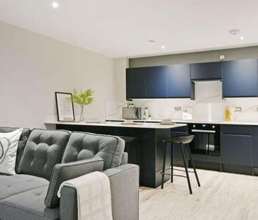 4 bedroom flat to rent - Photo 1