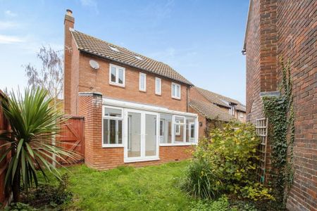 4 bedroom link detached house to rent - Photo 5
