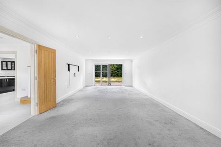 4 bedroom detached house to rent - Photo 3