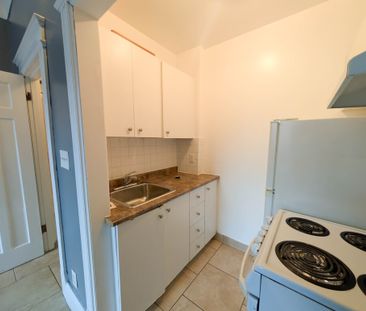 55 Wellington St S, Hamilton (Unit 2) - Bachelor Apartment - Photo 3
