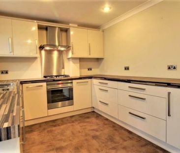 3 bedroom House To Let - Photo 2