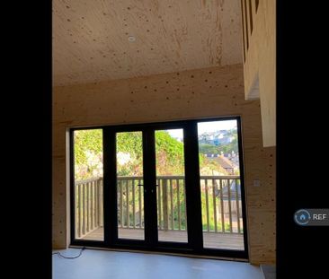 4 bedroom end of terrace house to rent - Photo 6