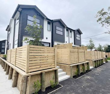 Brand New Home in a Quiet Chartwell Street - Photo 1